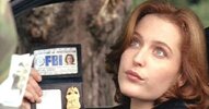 scully-flashing-her-badge_1.jpg