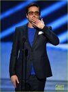 robert-downey-jr-wins-twice-at-peoples-choice-awards-2015-08.jpg