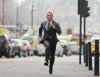 Daniel-Craig-Skyfall-London-running.jpg