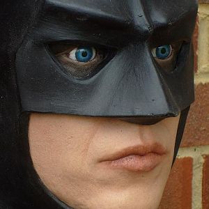 89 cowl and Keaton head up close.