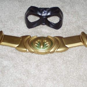 robin belt and mask
