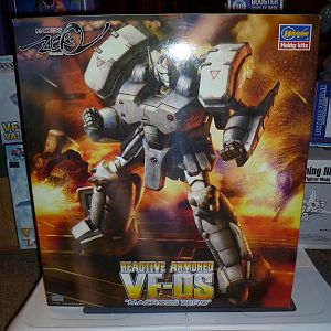 Macross Zero armored battroid