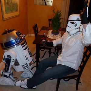 R2 telling Tk-2152 a joke!