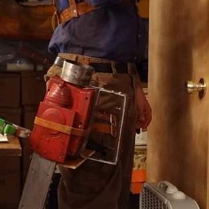 This picture shows the chainsaw in the holster. It works very well.