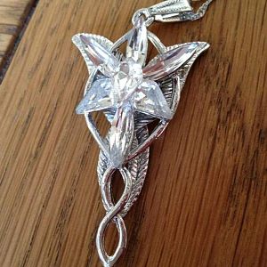 Evenstar pendant close up.