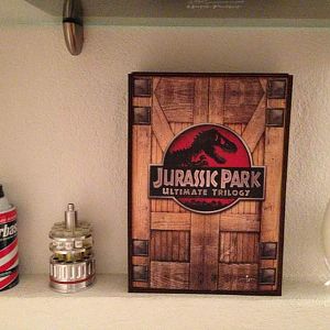 Jurassic Park - Barbasol incl. Movie Prop Dino Embryo Replica