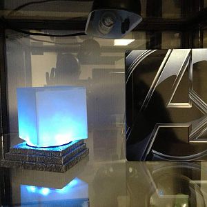 The Avengers - 1:1 TESSERACT COSMIC CUBE with Kids Logic Cosmos Base BLUE Stage Act Stand