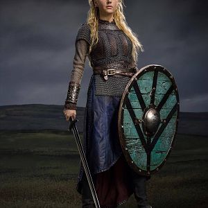 The season 2 Lagertha battledress costume I'm replicating (to the best of my ability)