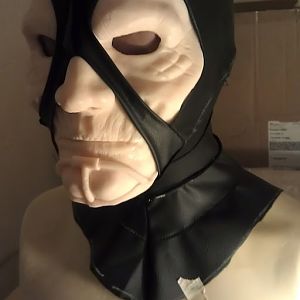 testfitting the cowl pattern(lycra- before cutting in leather)