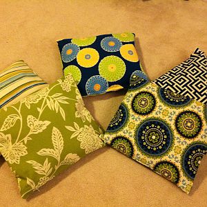 Pillows with zippers