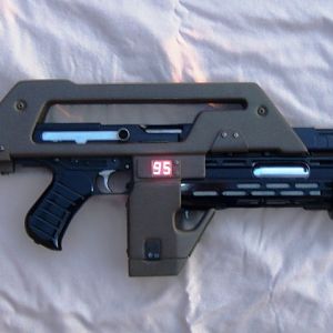 Aliens Pulse rifle in natural daylight