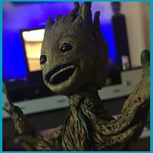Dancing Baby Groot.
My first Super Sculpy test.
Absolutley NON screen accurate.