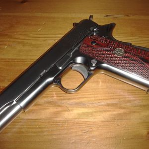 Babydoll WE Colt 1911 - with wooden grips