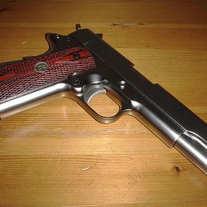Babydoll WE Colt 1911 - with wooden grips