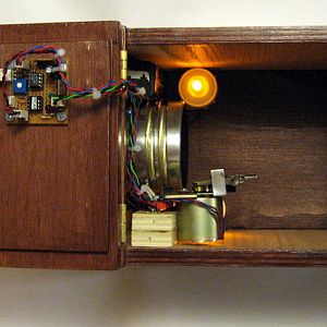 Knock detection circuit on the lid to the left.