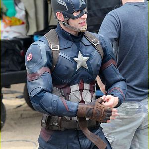 Chris-evans-anthony-mackie-get-to-action-captain-america-civil-war-55