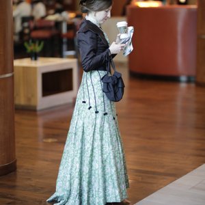 Costume College 2019 - 07.28 - 4 - Hallway 042.jpg