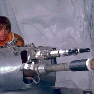 luke shoots cannon on hoth.jpg