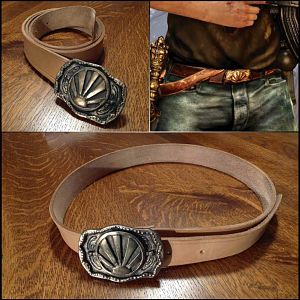 Uncharted 2 leather belt and buckle - comparison to in-game design
