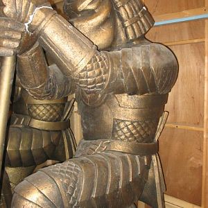1092060910630 Avp statue0016