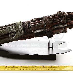 Predators 2 Closed Spear Tip Dsiplay scale