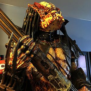 PREDATOR 2 STATUE ( Collaboration work Between Larry Kidd and I )