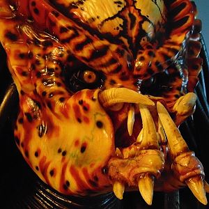 PREDATOR 2 STATUE ( Collaboration work Between Larry Kidd and I )