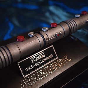 Star Wars - Darth Maul "Battle Weathered" Lightsaber (by Roman's Empire) Pic 2