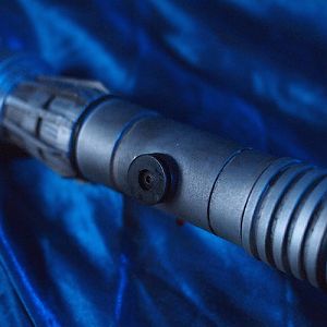 Star Wars - Darth Maul "Battle Weathered" Lightsaber (by Roman's Empire) Pic 5