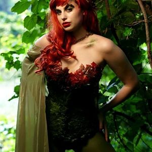 Character: Sara Pezzini
Series: Witchblade
Makeup: Ali Beuning
Photos: David Nusbaum

Costume Writeup: http://www.meagan-marie.com/cosplay-featur