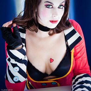 Character: Mad Moxxi
Series: Borderlands
Makeup: Hydred Makabali
Photos: LJinto

Costume Writeup: http://www.meagan-marie.com/cosplay-feature-mad