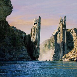 bkg_50_argonath.jpg